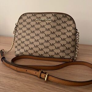 Michael Kors Cindy Jet Set Gold Chain Signature Crossbody